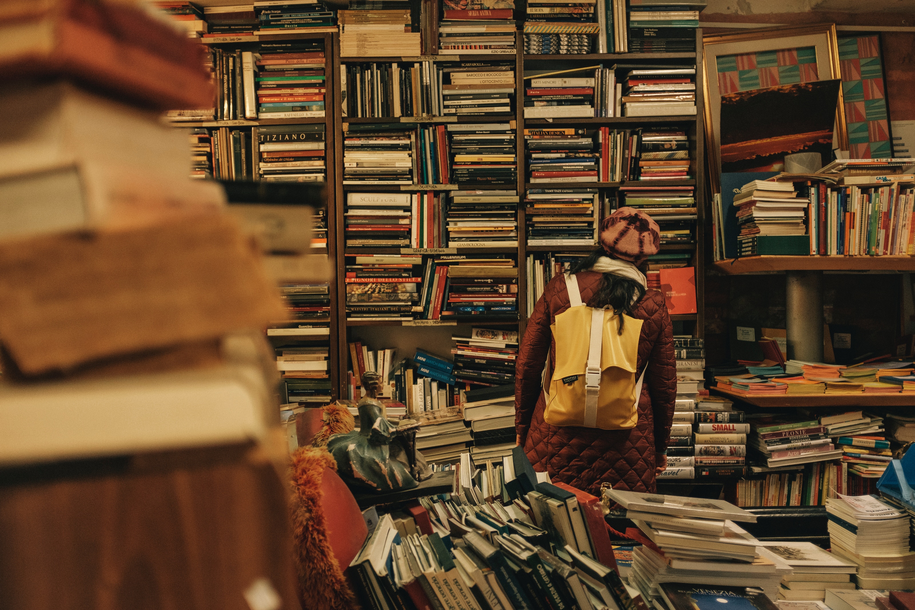 What Is Old Books Smell Like and Why Are We Addicted to It